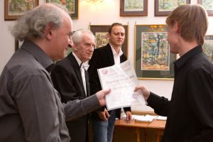 Dyplom otrzymuje Mateusz Duda